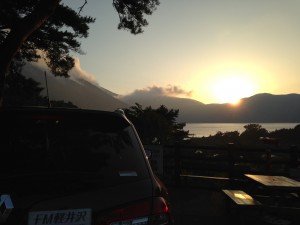 帰り道の精進湖での夕陽。さすがに疲れましたが、よい旅でした♪　富士山見えなかったけれど、ありがとう。
