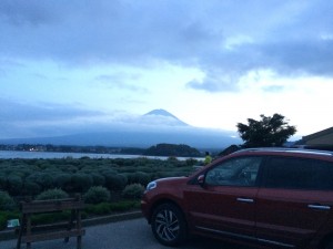 前日は富士山見えた！大会では見えず。。。河口湖の宿の近くの大石公園に到着。
